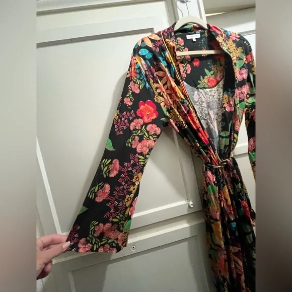 Johnny Was Camella black floral lounge robe size small